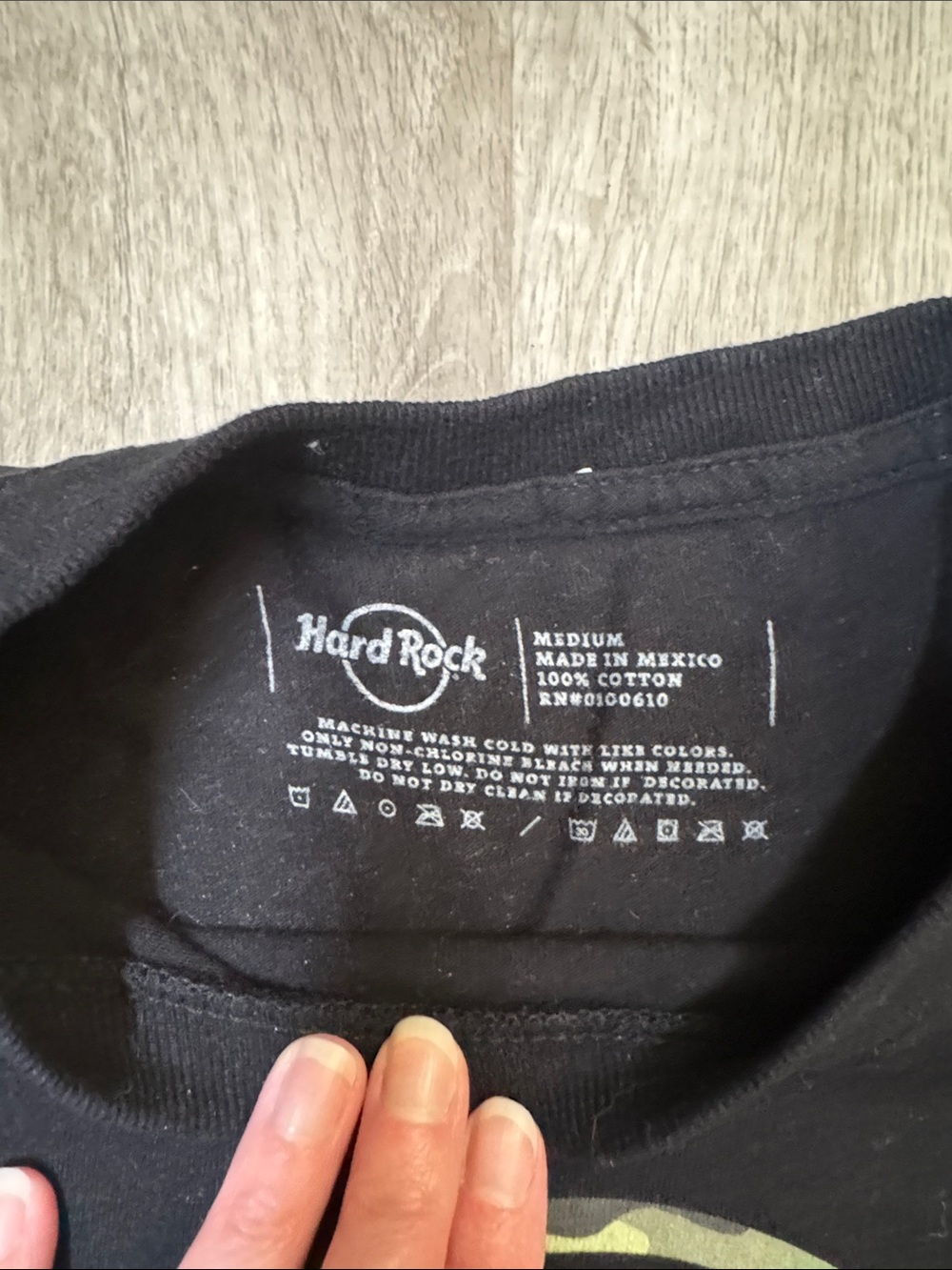 Hard Rock Cafe Black T-Shirt with Green Logo - Memphis - Picture 3 of 7